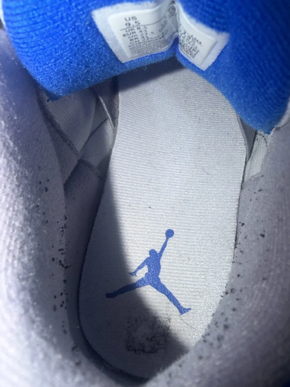 Jordan Men's White, Blue and Gray Retro Sneakers